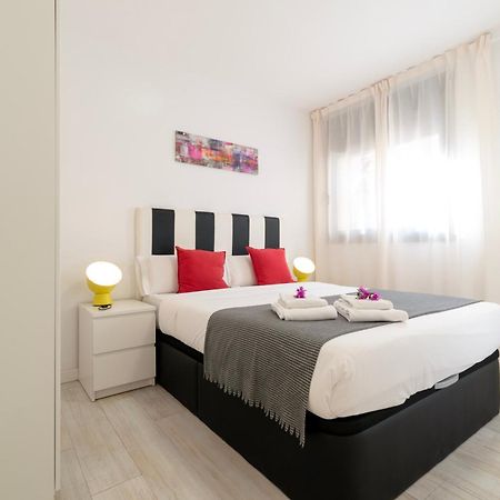 Castell Beach Aparthotel กาสเตย์เดเฟลส์ ภายนอก รูปภาพ