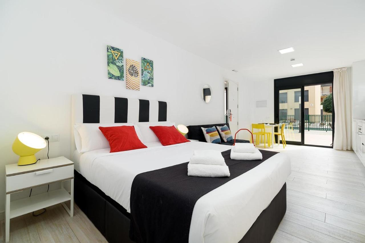 Castell Beach Aparthotel กาสเตย์เดเฟลส์ ภายนอก รูปภาพ
