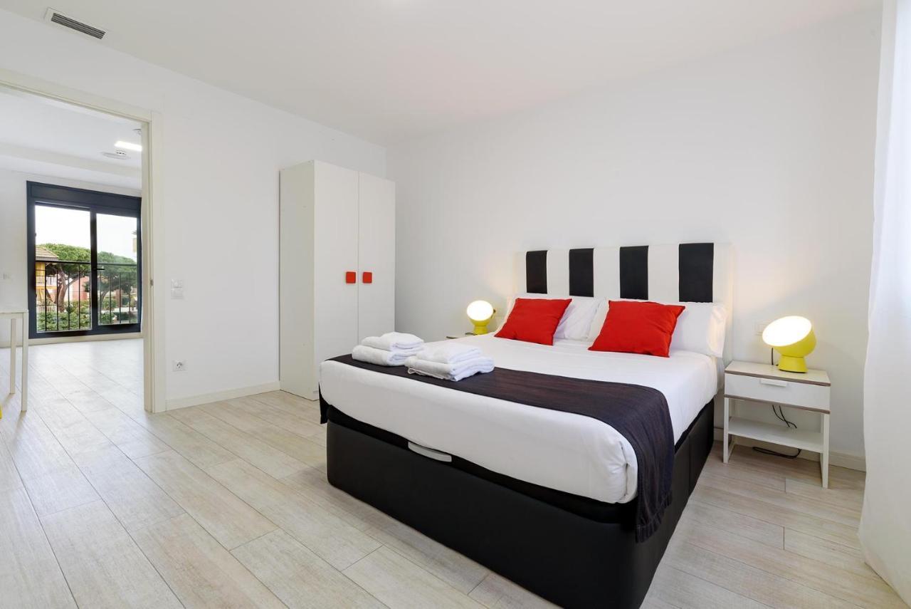 Castell Beach Aparthotel กาสเตย์เดเฟลส์ ภายนอก รูปภาพ