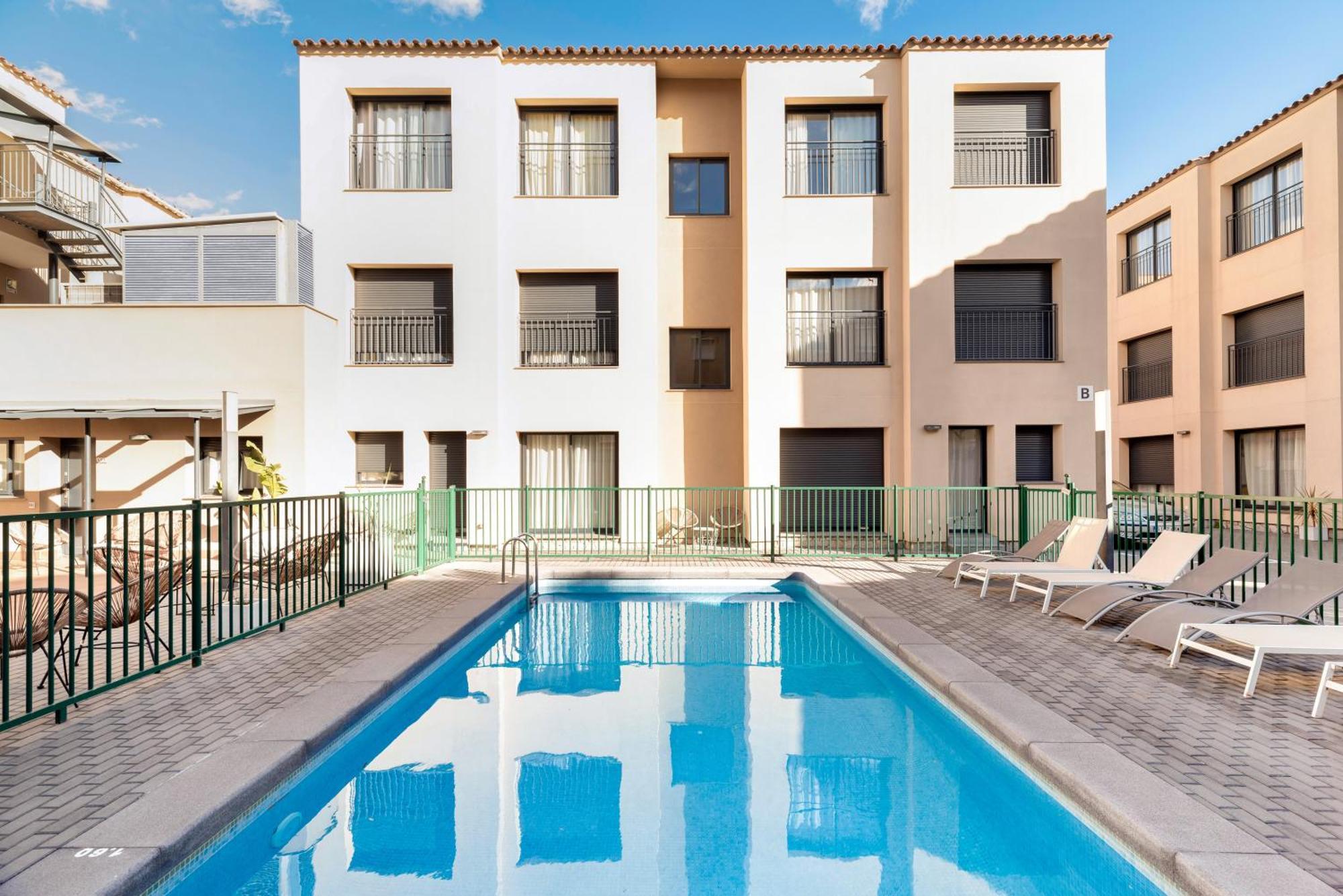 Castell Beach Aparthotel กาสเตย์เดเฟลส์ ภายนอก รูปภาพ